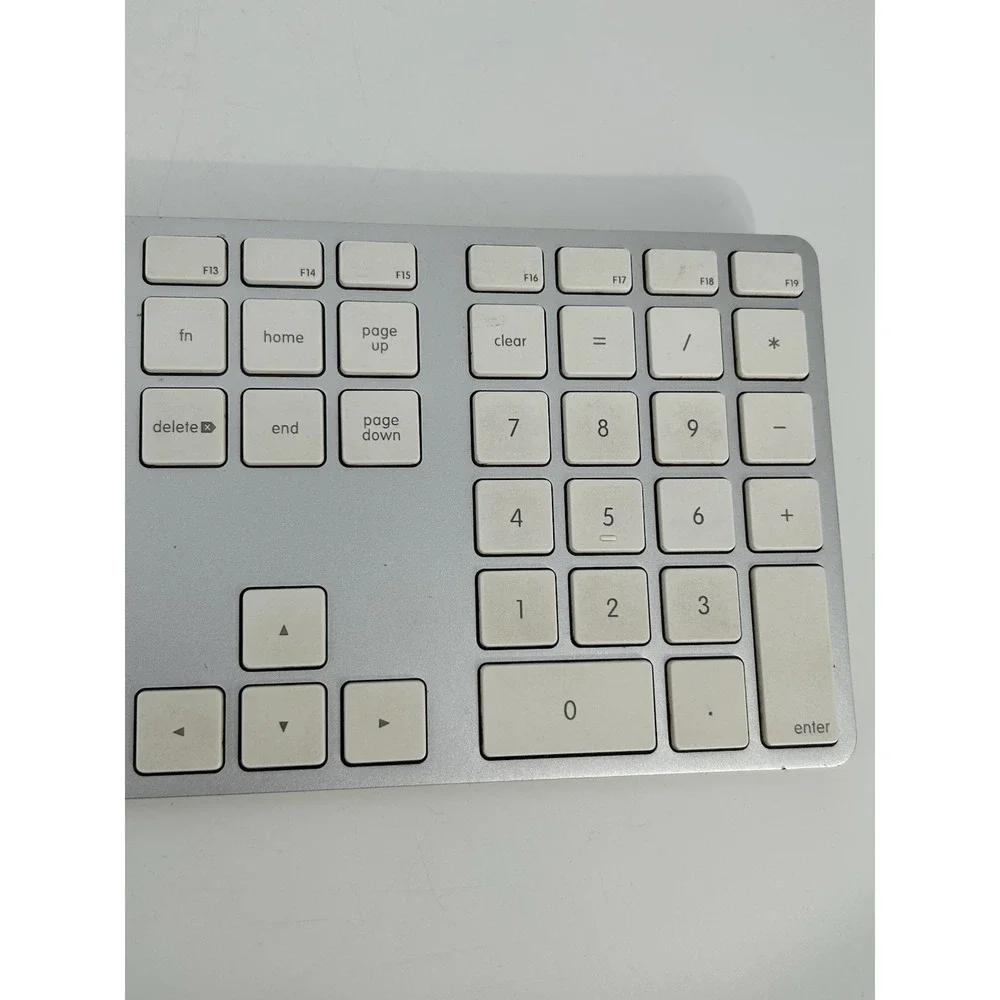 Apple A1243 Wired USB Silver Aluminum Keyboard w. Numeric Keypad, Tested Working